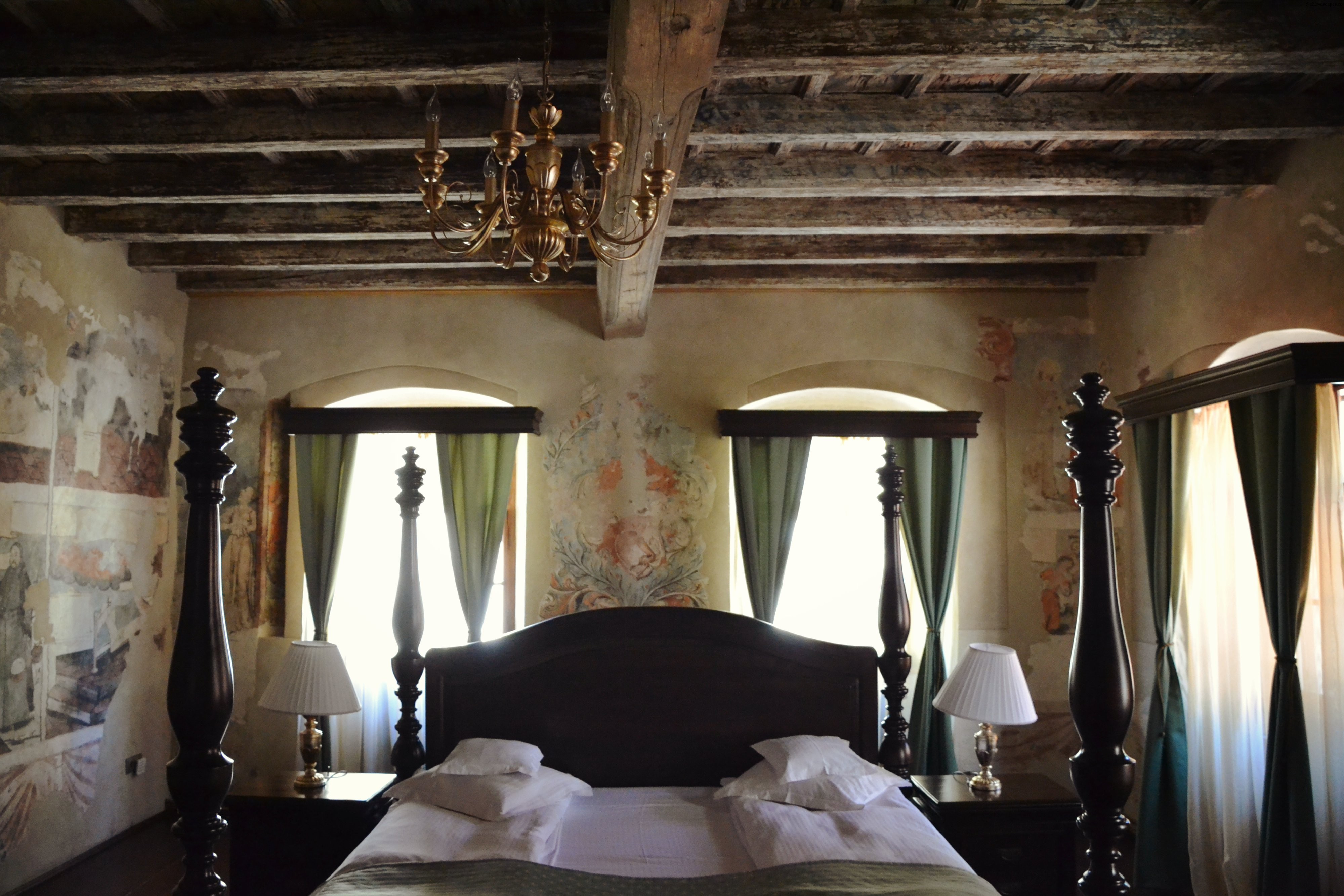Room with original fresco, the only place in Europe where you can book accommodation in such a room. Book Krauss House.