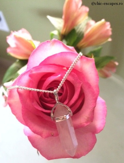 Rose quartz necklace available on easy.com