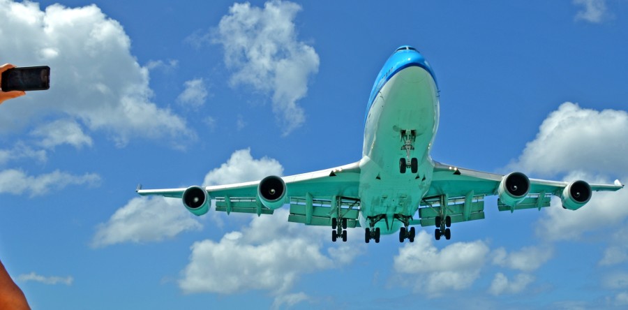 St Maarten: Princess Juliana waiting for her King, KLM